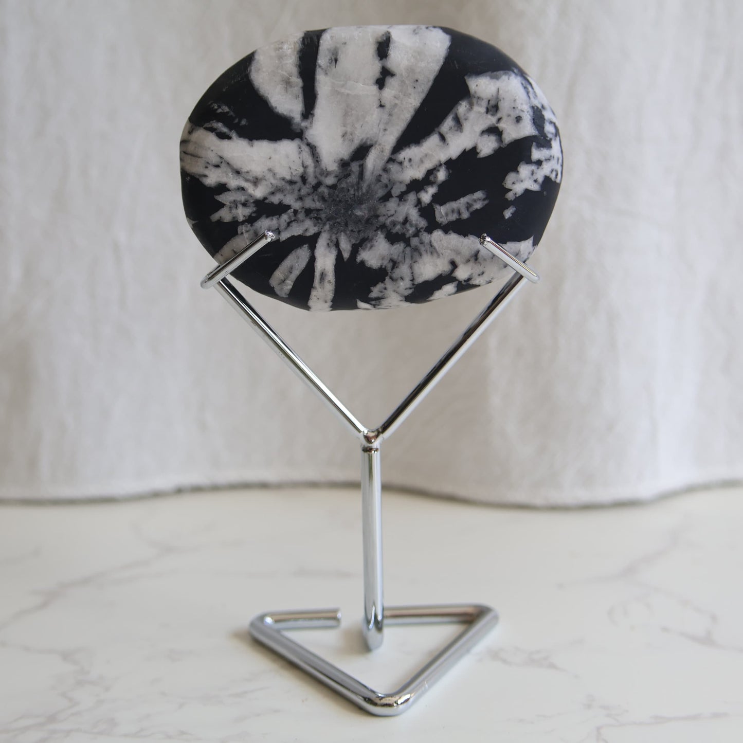 silver crystal display stand for palm stones heart and rhombus crystals stone holder