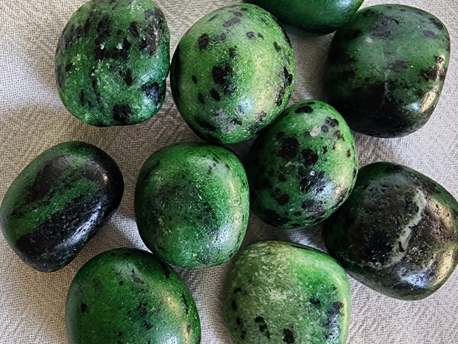 Green Aventurine Stones - Healing Crystals