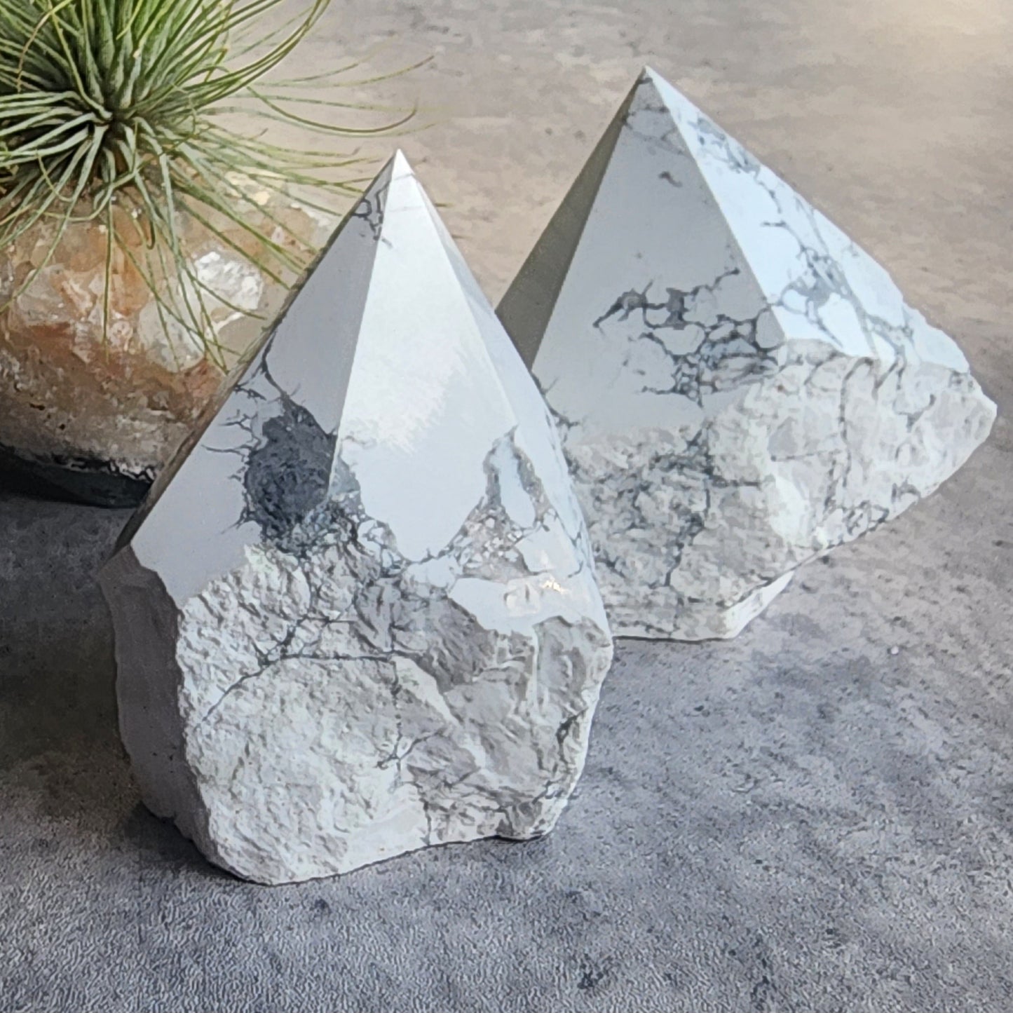 Howlite | Polished Point