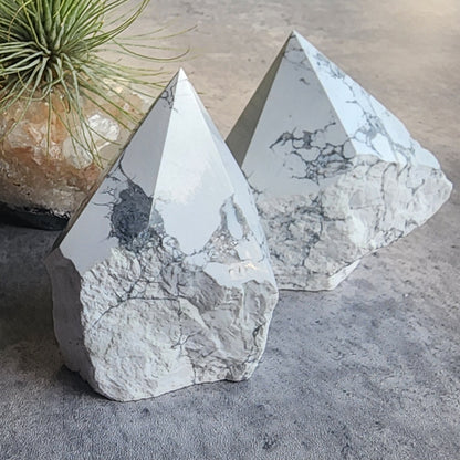 Howlite | Polished Point