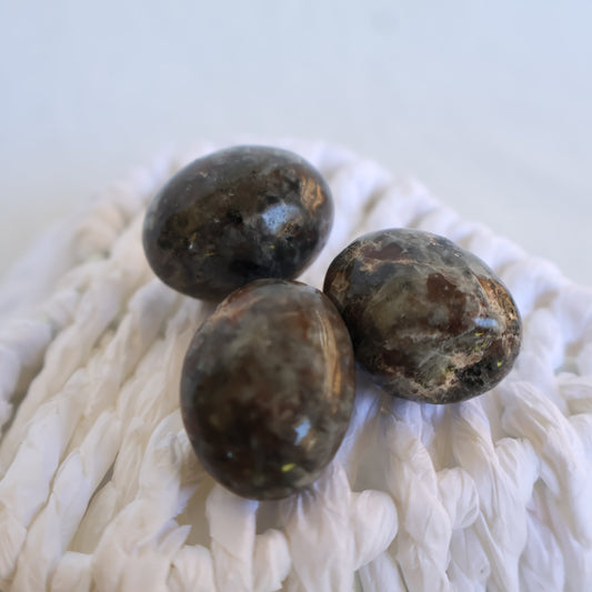 Yooperlite | Tumbles - Small (UV Reactive)