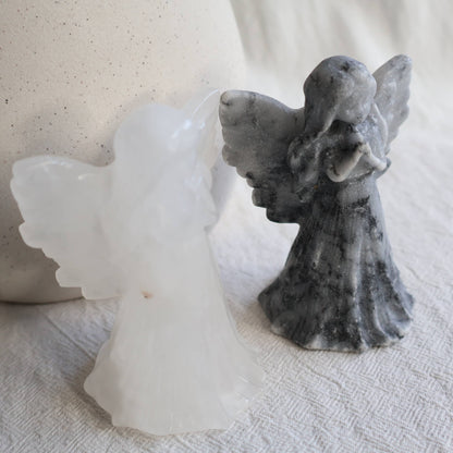 angel carving with detailed wings, clasped hands and flowing gown, 8.5cm tall