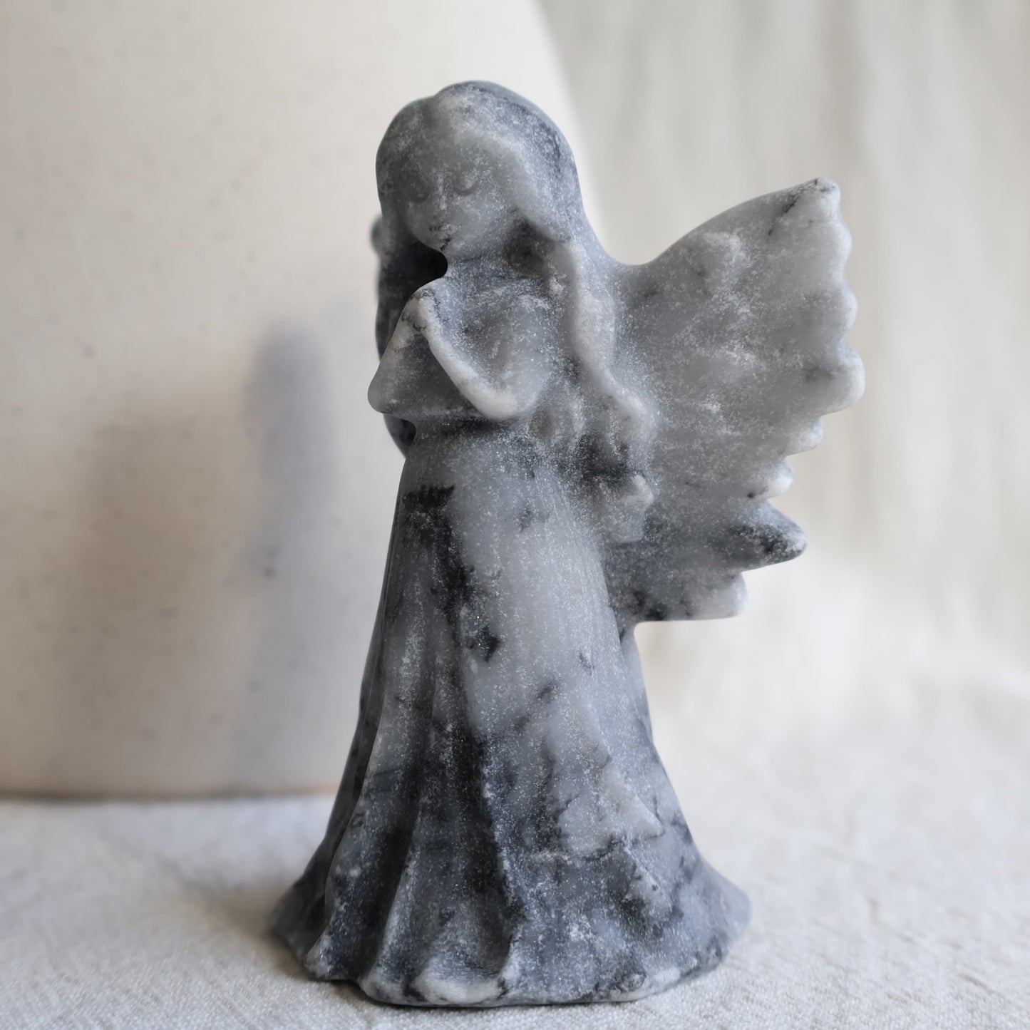 angel carving with detailed wings, clasped hands and flowing gown, 8.5cm tall
