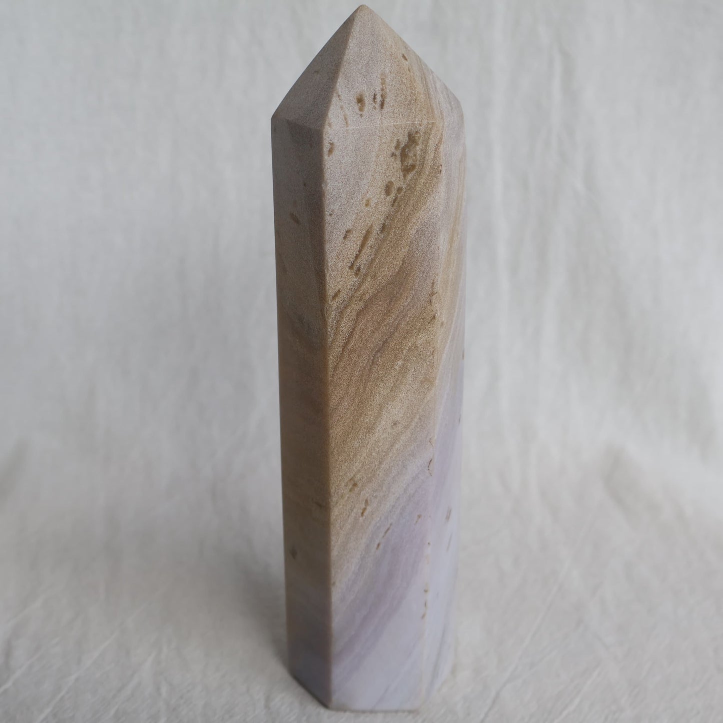 Banded Agate six-sided tower with natural lilac and earthy brown banding, 17cm tall and weighing 549g.