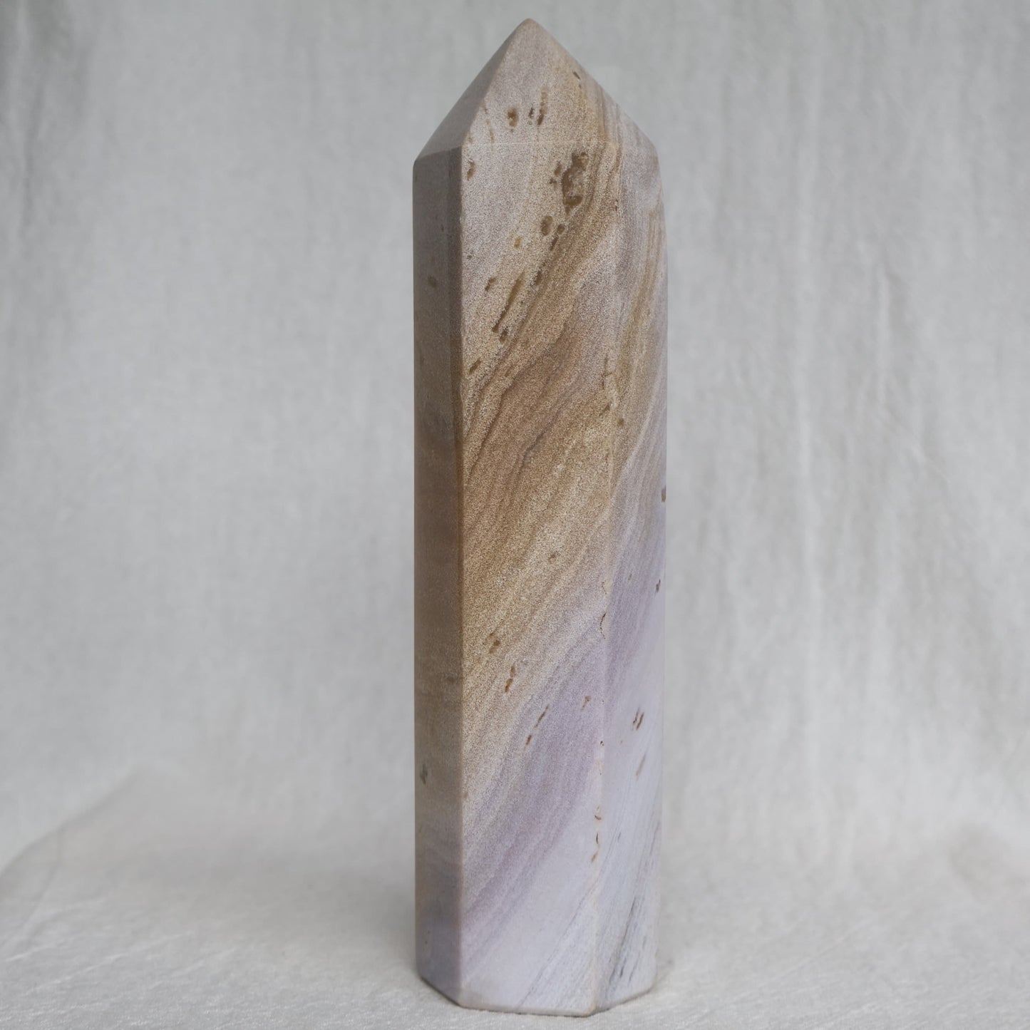 Banded Agate six-sided tower with natural lilac and earthy brown banding, 17cm tall and weighing 549g.