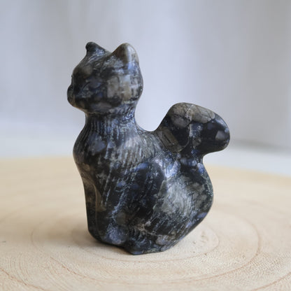 natural crystal cat carvings que sera