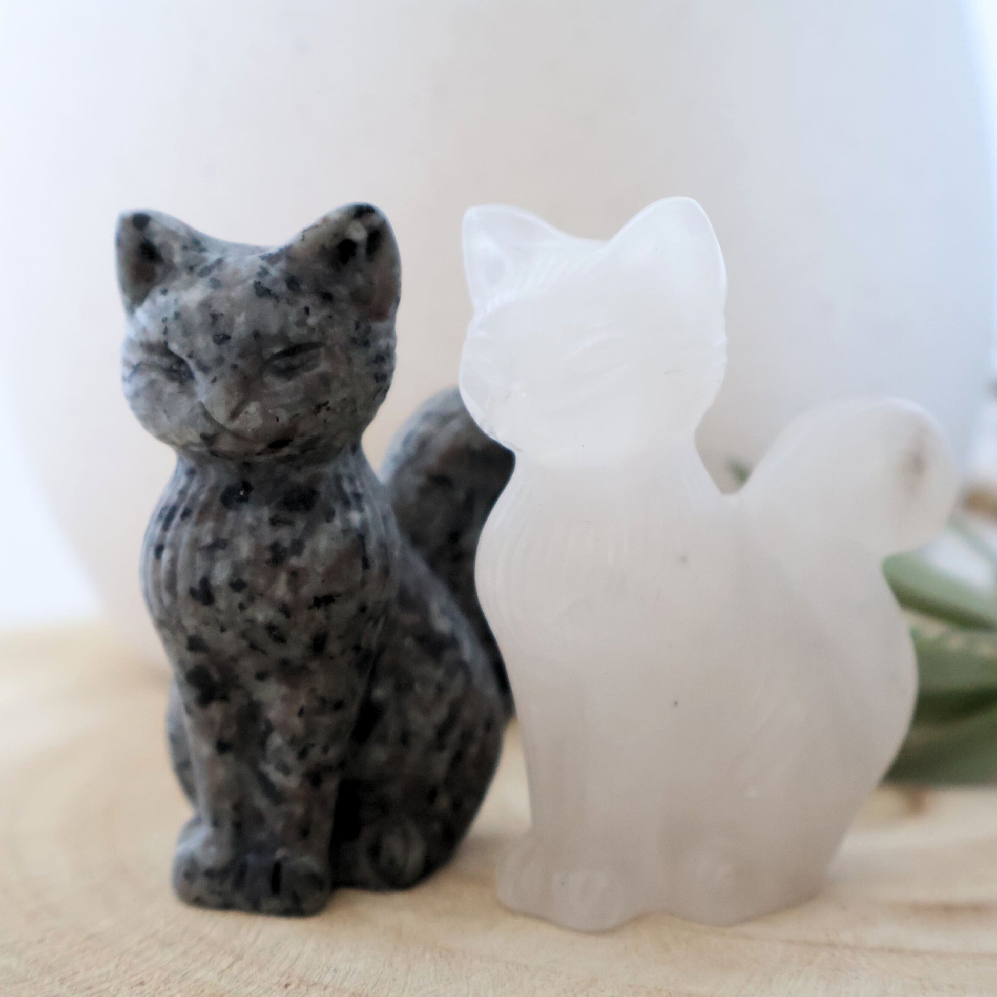 cute natural crystal cat carvings