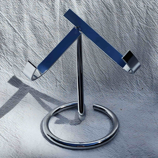 silver stand ideal for displaying heart shaped crystal carvings