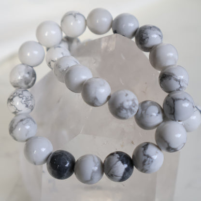 Howlite 10mm bead stretch bracelet with smooth white beads and distinctive natural grey veining.