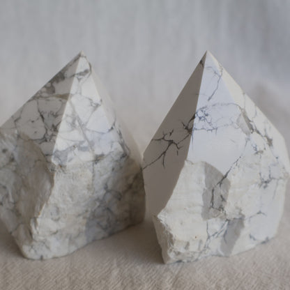 Howlite polished crystal point with classic white colouring and natural grey veining, approximately 7–8cm tall.