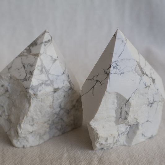 Howlite polished crystal point with classic white colouring and natural grey veining, approximately 7–8cm tall.