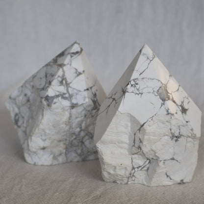Howlite polished crystal point with classic white colouring and natural grey veining, approximately 7–8cm tall.