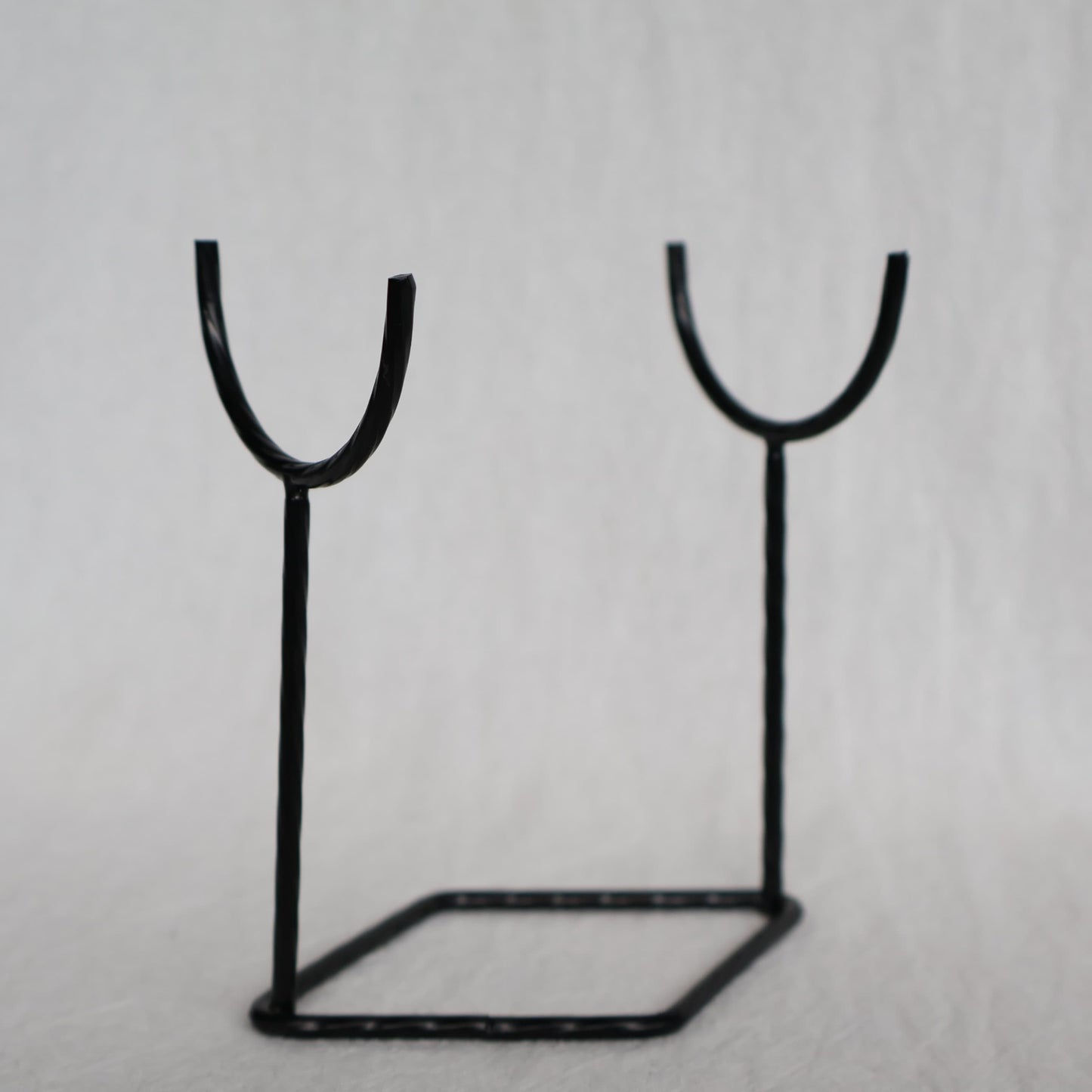 Metal crystal rod and wand display stand available in black, silver and gold, measuring 9.5cm x 10cm.