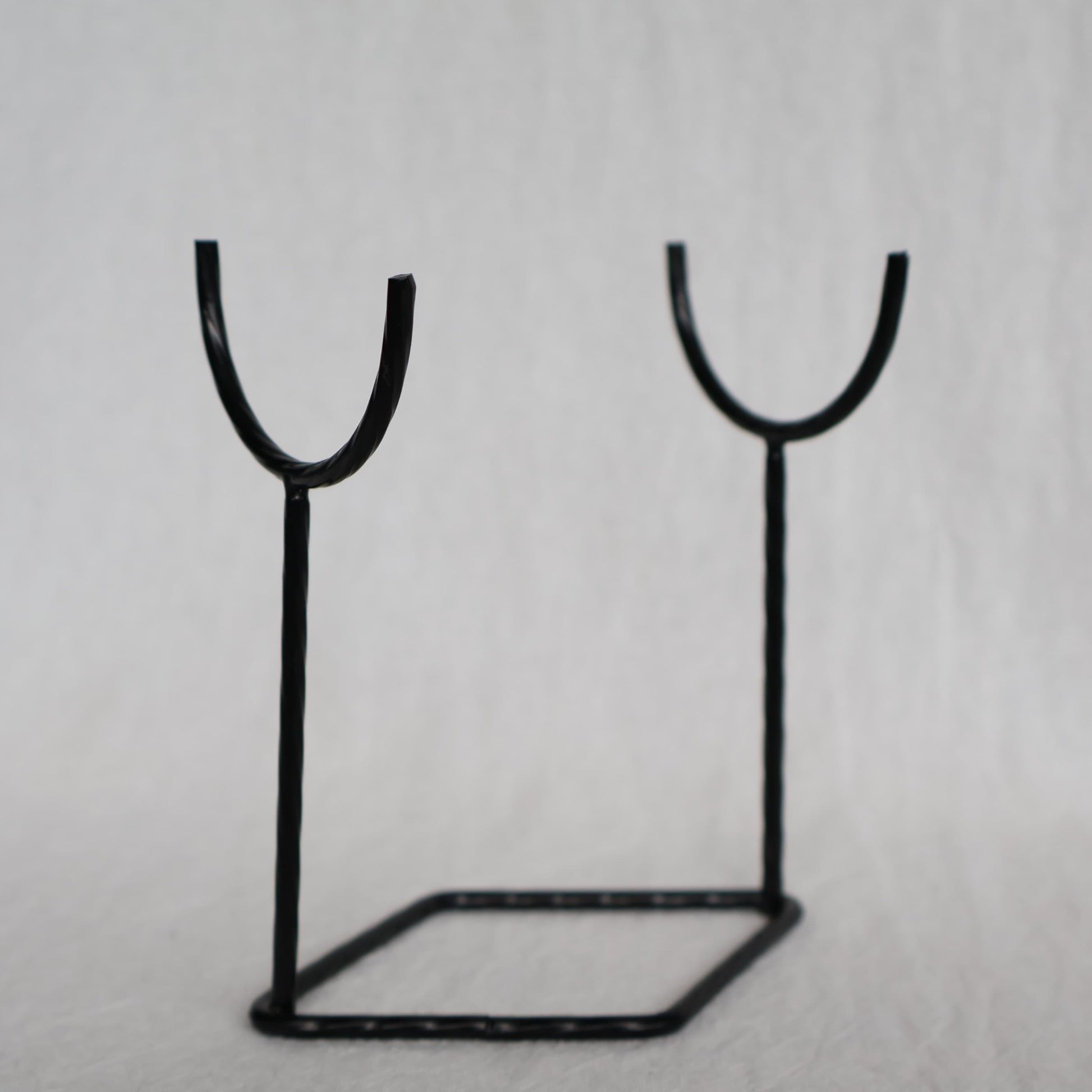 Metal crystal rod and wand display stand available in black, silver and gold, measuring 9.5cm x 10cm.