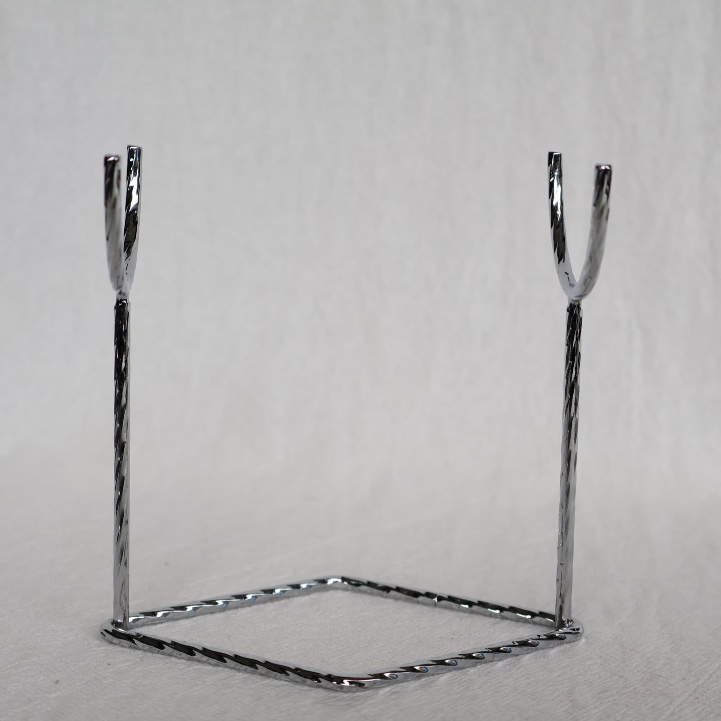 Metal crystal rod and wand display stand available in black, silver and gold, measuring 9.5cm x 10cm.