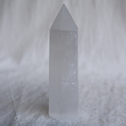 Large Satin Spar generator with soft white fibrous glow