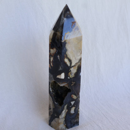 large UV reactive volcano agate tower